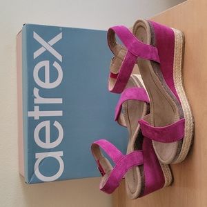 AETREX fushia suede Sydney wedge sz 9/9.5/40
